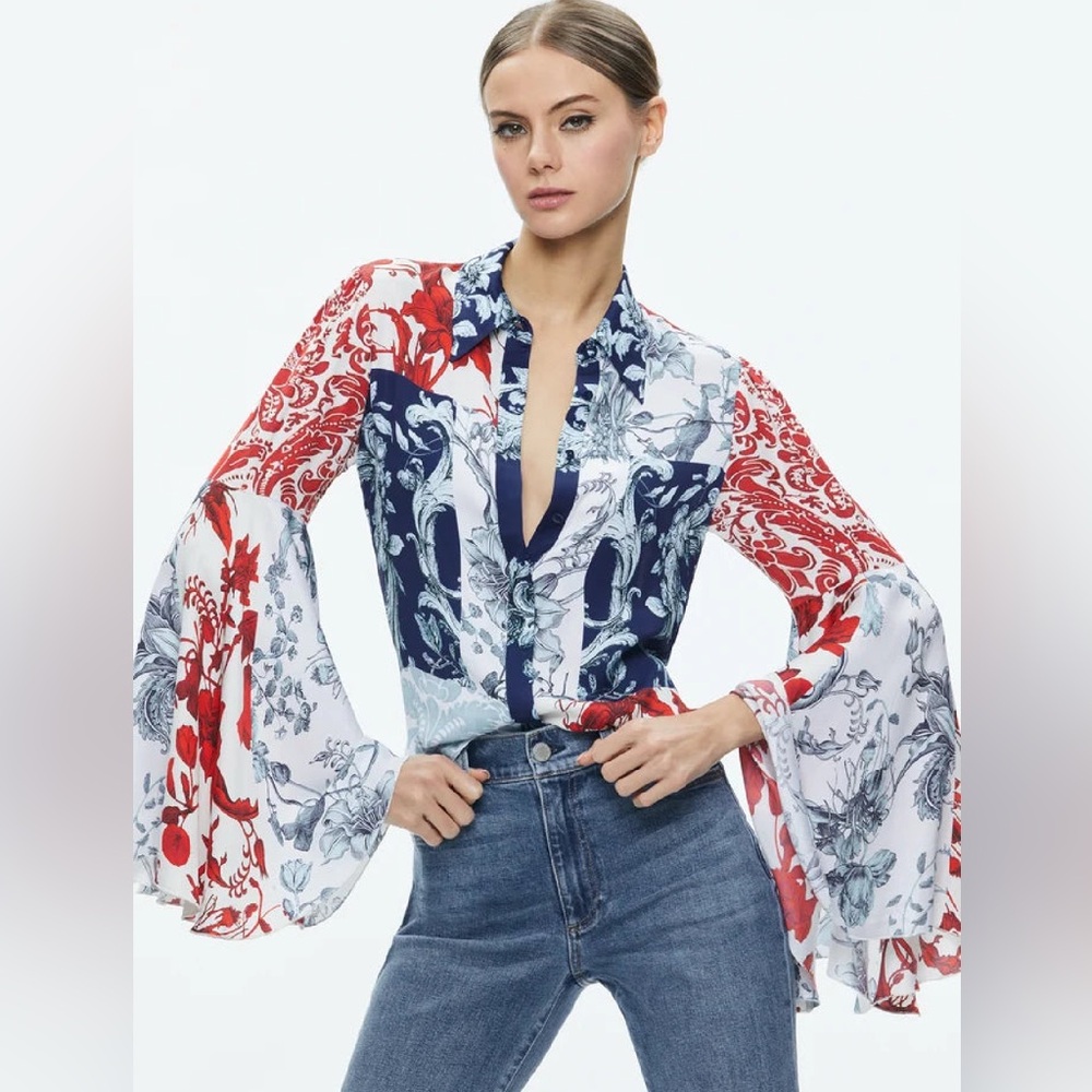 Alice + Olivia Willa Fitted Placket Bellesleeve Top- Je’Ladore print